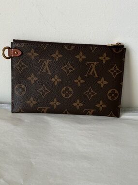 NWOT Louis Vuitton Monogram Pouch